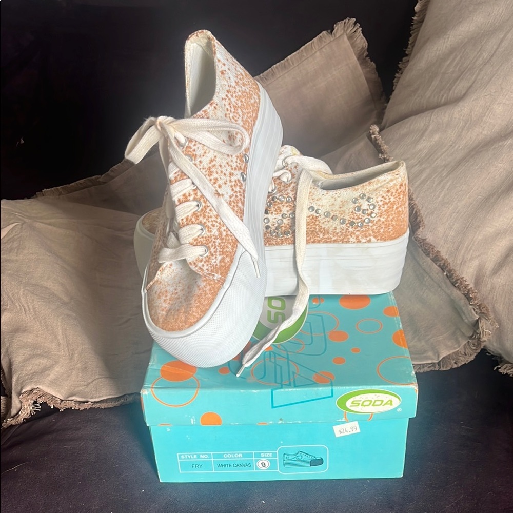 Soda Tan and White Platform Shoes with Stylish Design